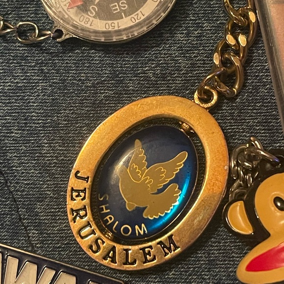 Assorted Vintage Keychain Collection - Picture 5 of 11